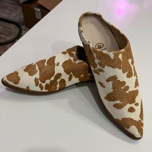 Babos shoes Women’s Pointed Mule Flats in Brown & White Cowhide Pattern NWOT
